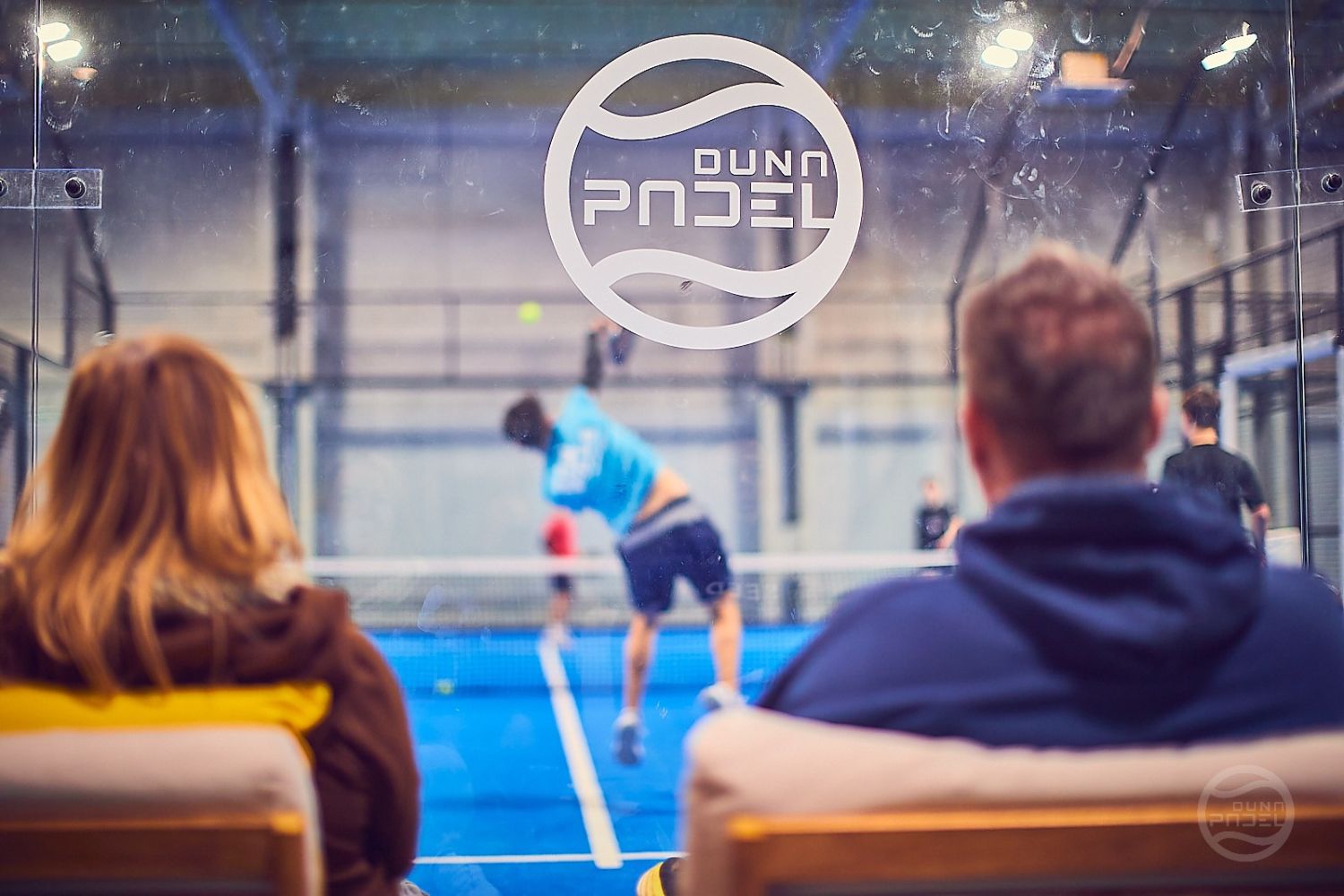 Modern padel pálya fedett csarnokkal Budafokon